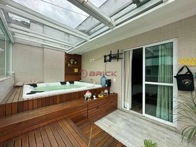 Cobertura duplex com 4 quartos sendo 2 suítes na Várzea, Teresópolis/RJ.