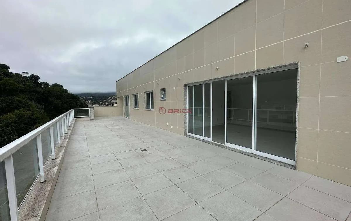 Cobertura linear com 3 quartos sendo 1 suíte em Agriões - Teresópolis/RJ.