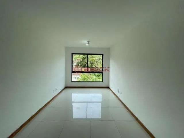 Apartamento à venda com 2 quartos no Bom Retiro, Teresópolis/RJ.
