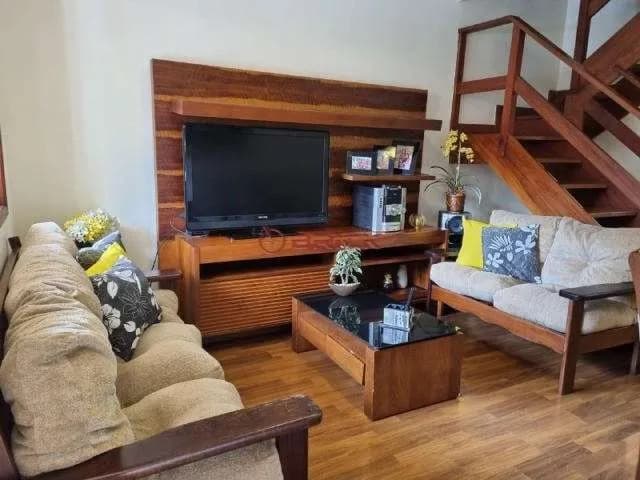 Casa à venda com 3 suítes em condomínio na Pimenteiras - Teresópolis/RJ.