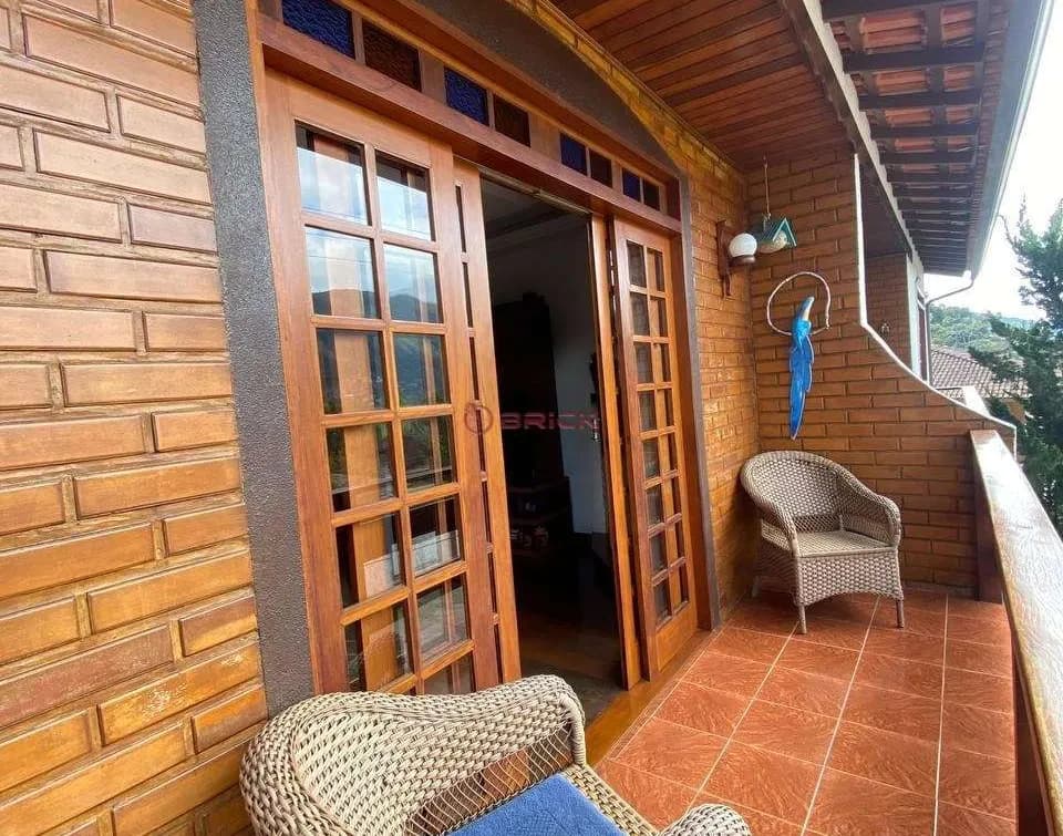 Casa com 3 quartos, 218 m² na Granja Guarani - Teresópolis/RJ