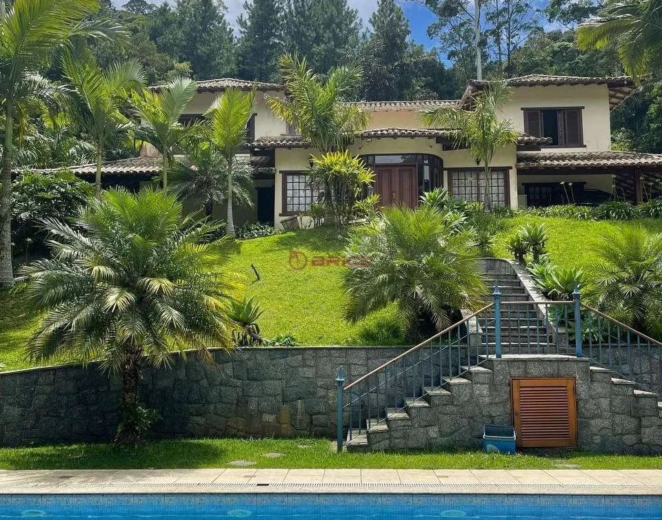 Casa com 4 suítes, 427 m² em condomínio no Comary - Teresópolis/RJ