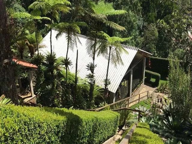 Casa à venda com 4 quartos sendo 1 suíte, 2 mil m²  de terreno no Parque do Imbuí - Teresópolis/RJ.