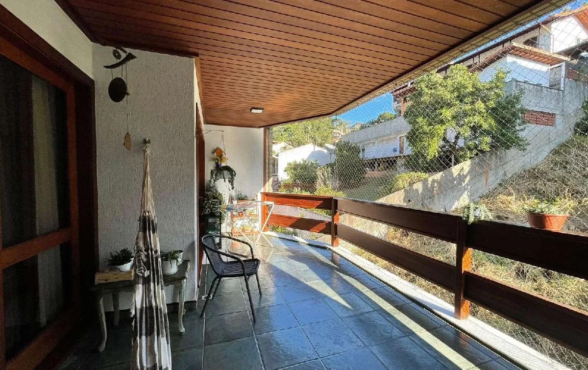 Apartamento com 4 quartos sendo 1 suíte, 164 m² na Tijuca - Teresópolis/RJ