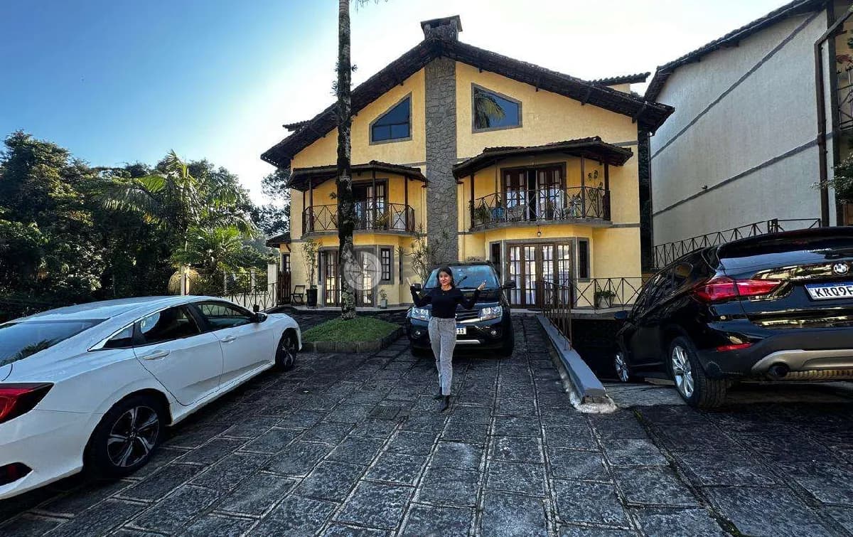 Casa em condomínio com 4 suítes no Comary - Teresópolis/RJ.