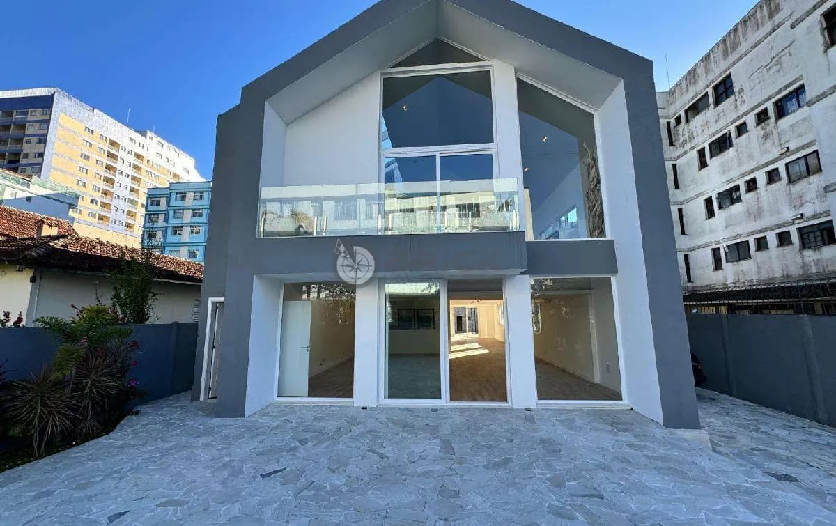 Casa comercial ou residencial à venda no Alto - Teresópolis/RJ.