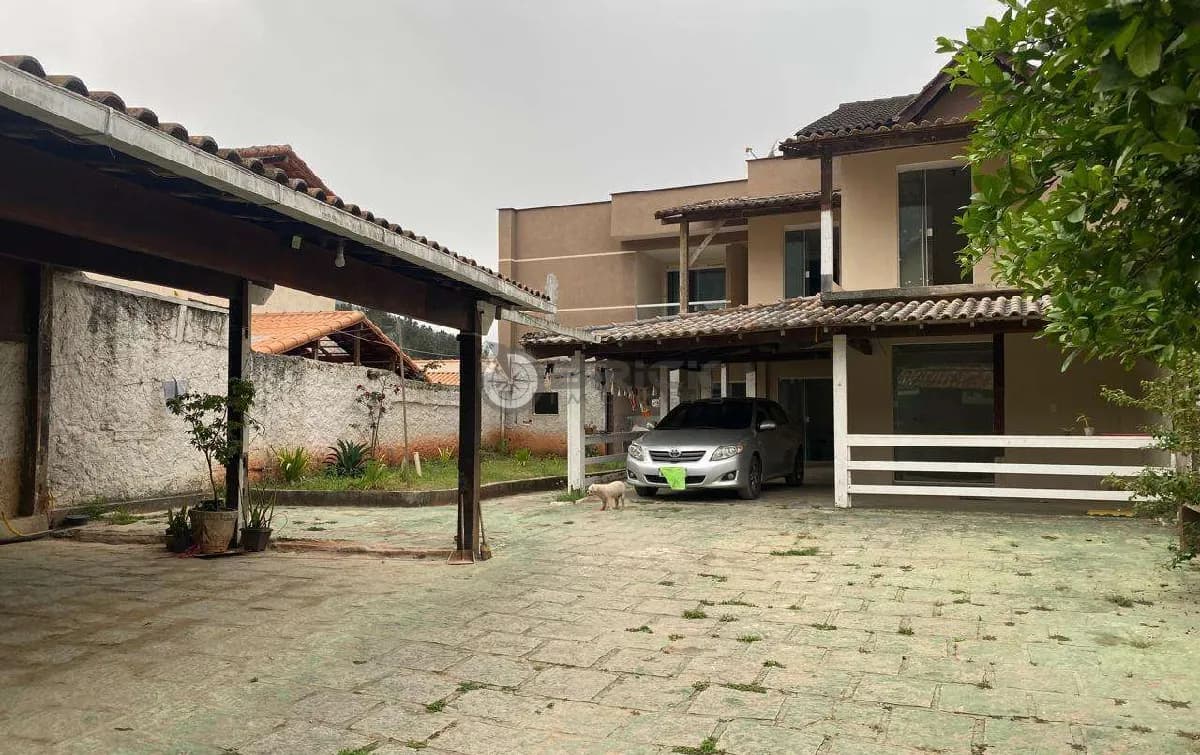 Casa independente com 4 quartos sendo 2 suítes, 263 m² no Vale Feliz, Teresópolis/RJ