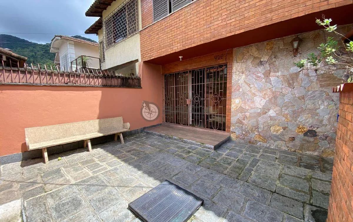 Casa com 5 quartos, 250 m²  em condomínio no Alto - Teresópolis/RJ