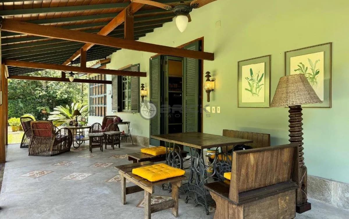 Casa com 3 quartos sendo 1 suíte, 226 m² em condomínio no Bom Retiro - Teresópolis