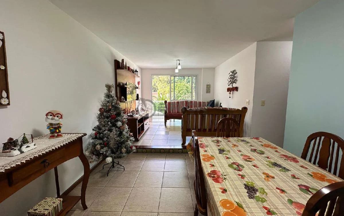 Apartamento à venda com 3 quartos sendo 1 suíte, 85 m² na Várzea - Teresópolis/RJ.