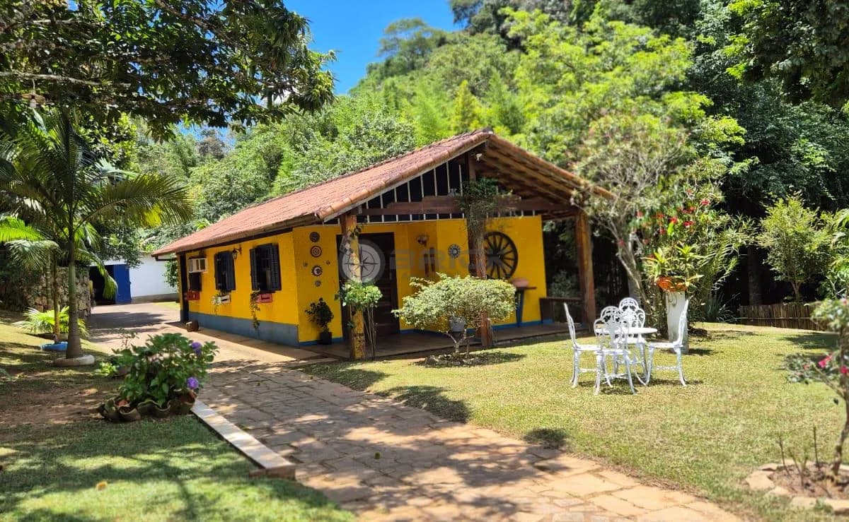 Sítio à venda com 8 quartos sendo 3 suítes, 52 mil m² de terreno na Colônia Alpina - Teresópolis/RJ.