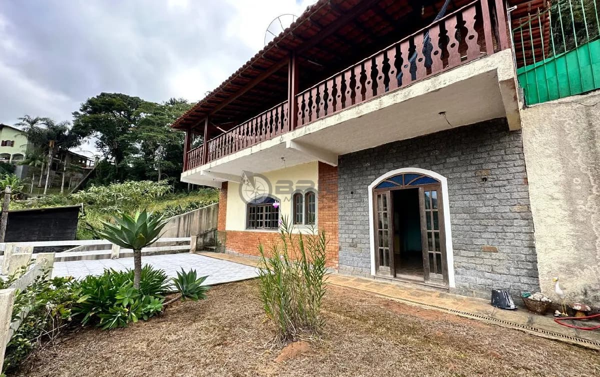 Casa para venda com 3 quartos sendo 1 suíte, 217.05 m² na Barra Do Imbuí - Teresópolis/RJ.