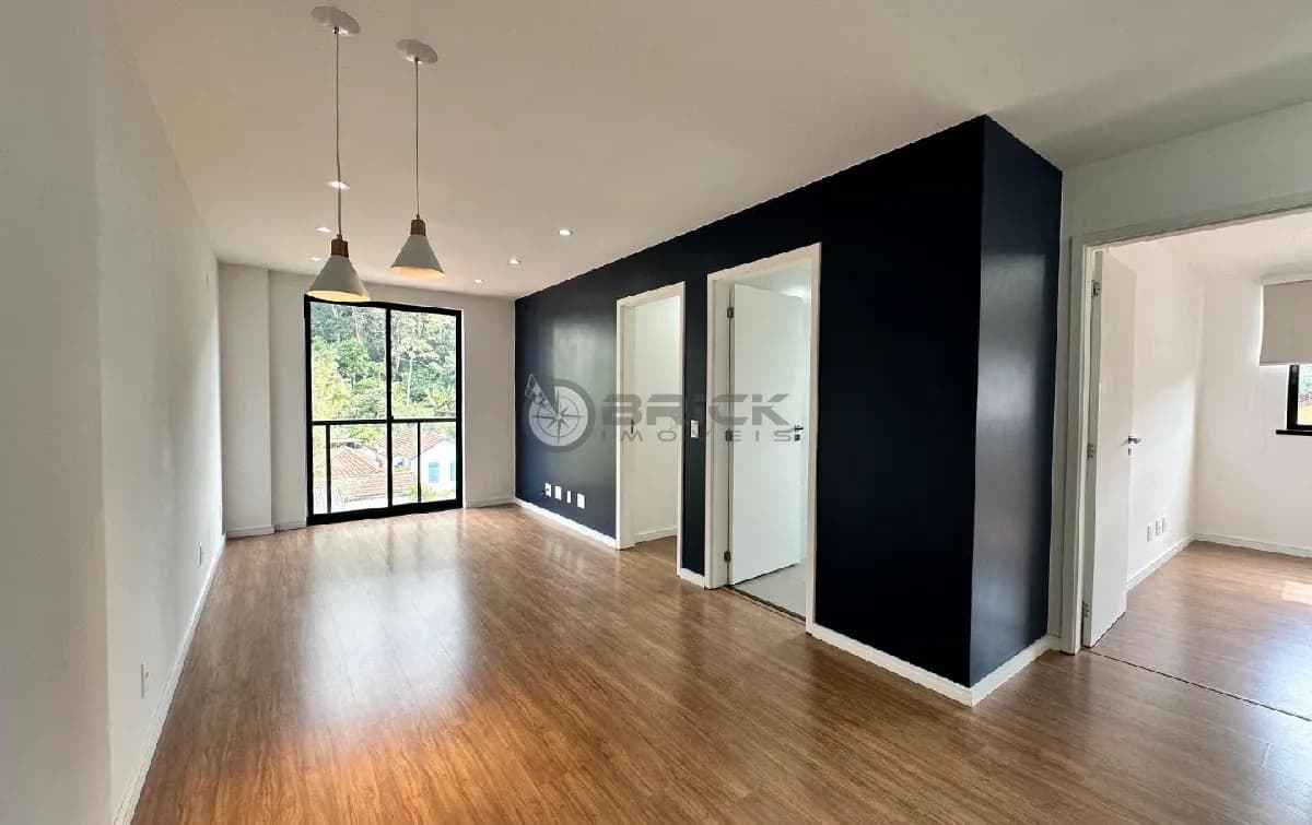 Apartamento à venda com 2 quartos sendo 1 suíte, 63 m² no Alto - Teresópolis/RJ.