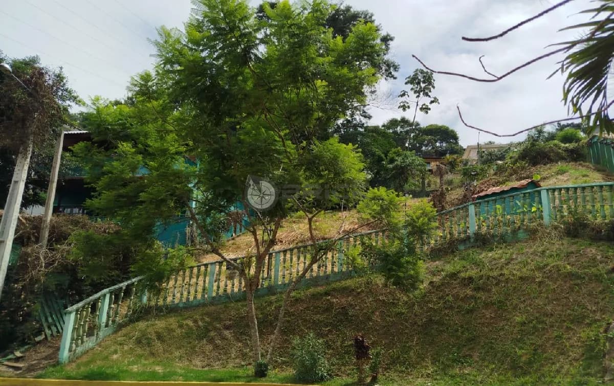 Terreno aclive para venda, 594 m² em Albuquerque - Teresópolis/RJ.