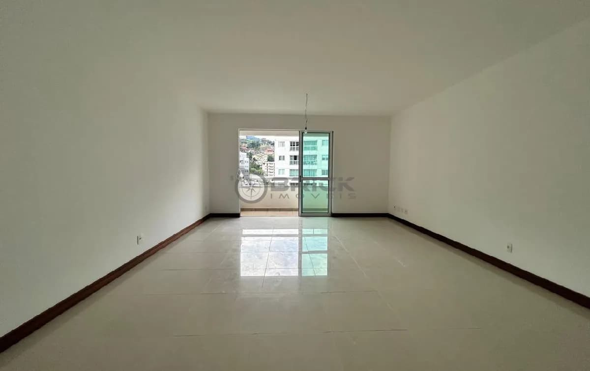 Apartamento para venda com 3 quartos sendo 1 suíte + dependência, 143 m² em Agriões - Teresópolis/RJ.