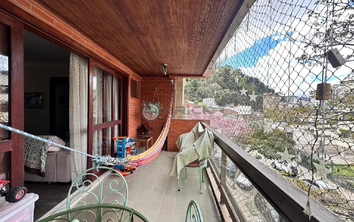 Apartamento à venda com 3 quartos sendo 1 suíte, 120 m² em Agriões - Teresópolis/RJ.