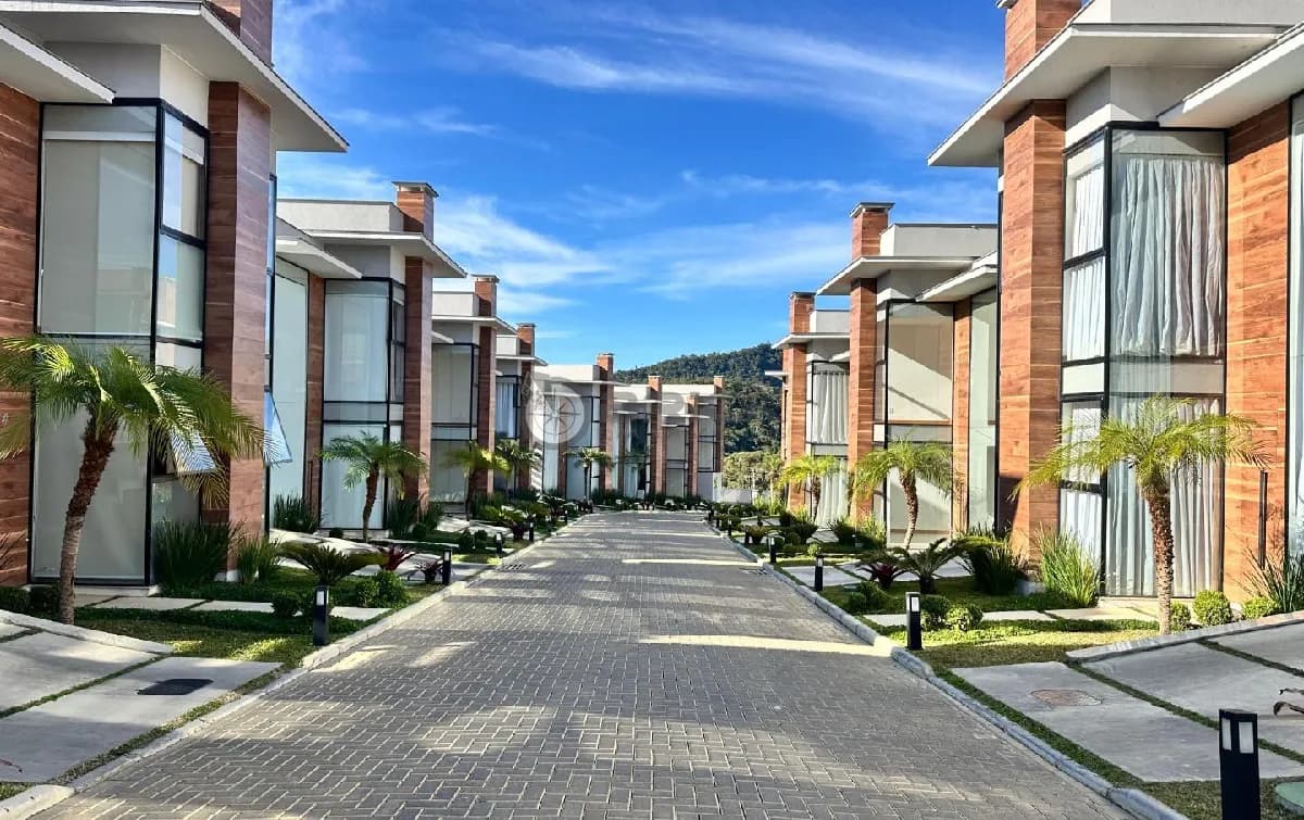 Casa com 5 quartos sendo 2 suítes, 262,54 m² em condomínio na Tijuca - Teresópolis/RJ