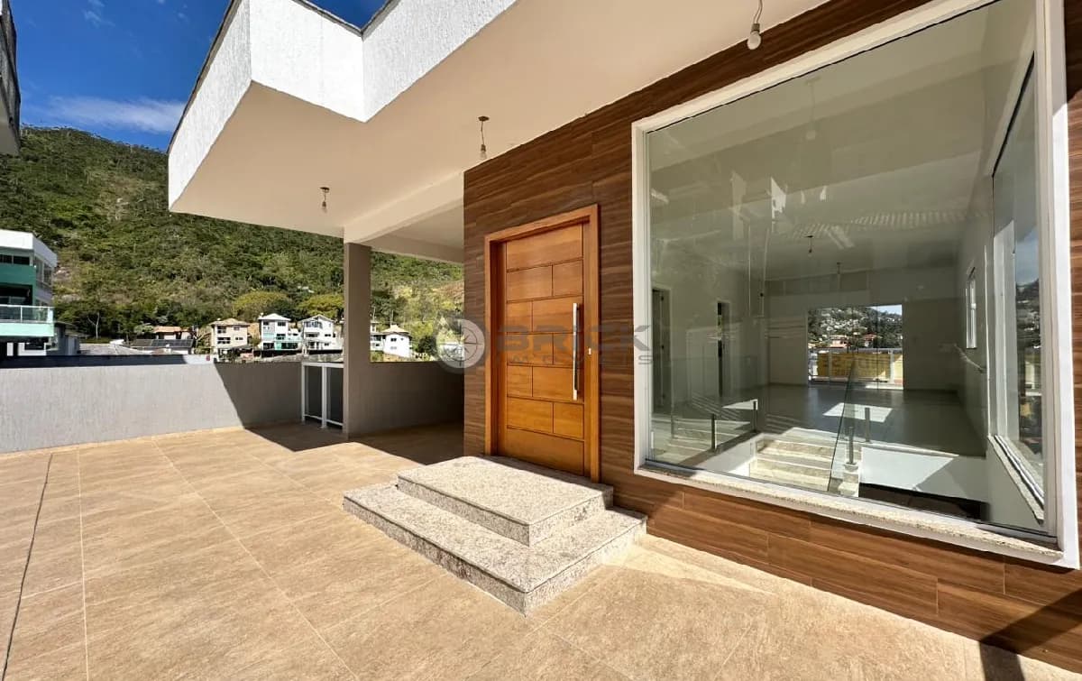 Casa nova à venda com 3 suítes na Tijuca - Teresópolis/RJ.