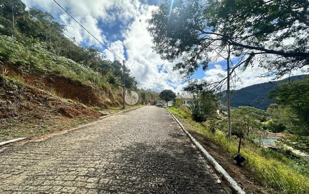 Terreno à venda em condomínio, 365 m² em  Albuquerque - Teresópolis/RJ.