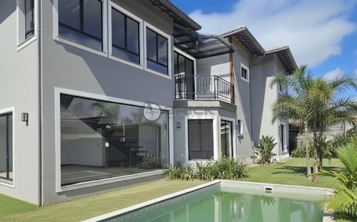 Casa à venda com 4 quartos sendo 3 suítes, 400 m² no Comary - Teresópolis/RJ.