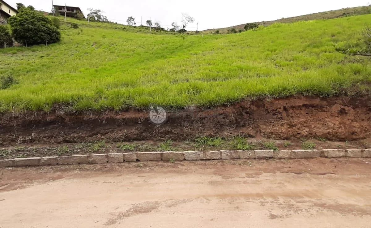 Terreno à venda dentro de condomínio, 730 m² em Sebastiana - Teresópolis/RJ.