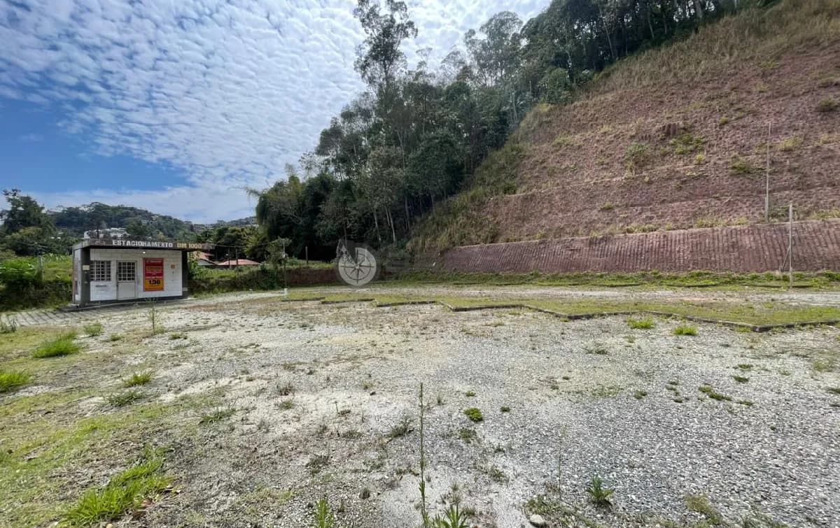 Terreno comercial à venda, 2.900 m² na Várzea - Teresópolis/RJ.