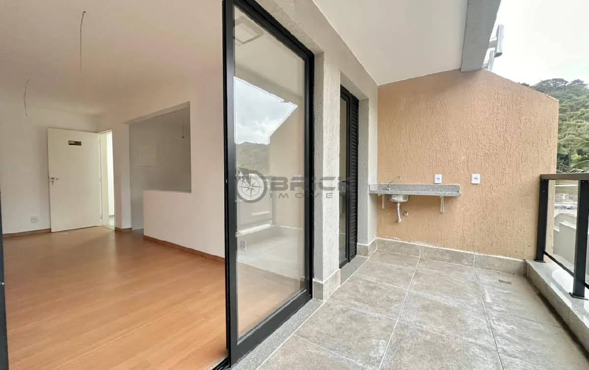 Apartamento à venda com 2 quartos sendo 1 suíte, 75 m² na Várzea - Teresópolis/RJ.