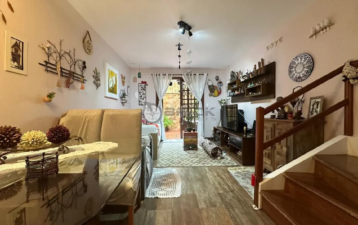 Casa à venda com 3 quartos sendo 1 suíte, 98 m² em condomínio Comary - Teresópolis/RJ.