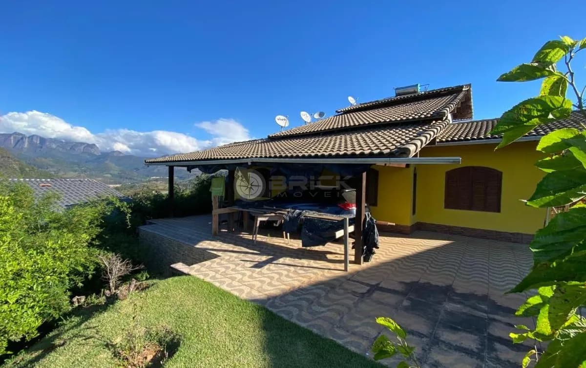 Casa à venda com 3 quartos sendo 2 suítes, 150 m² em Sebastiana - Teresópolis/RJ.