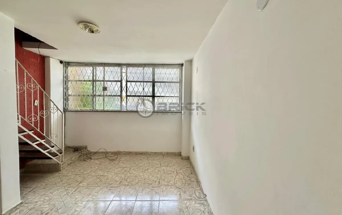 Apartamento térreo à venda com 1 quarto, 33 m² no Alto - Teresópolis/RJ.