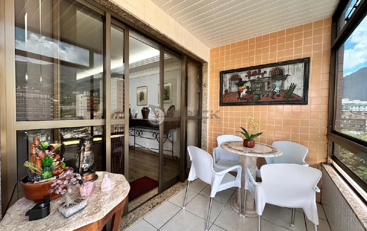 Apartamento à venda com 3 quartos sendo 1 suíte, 100 m² no Alto - Teresópolis/RJ.