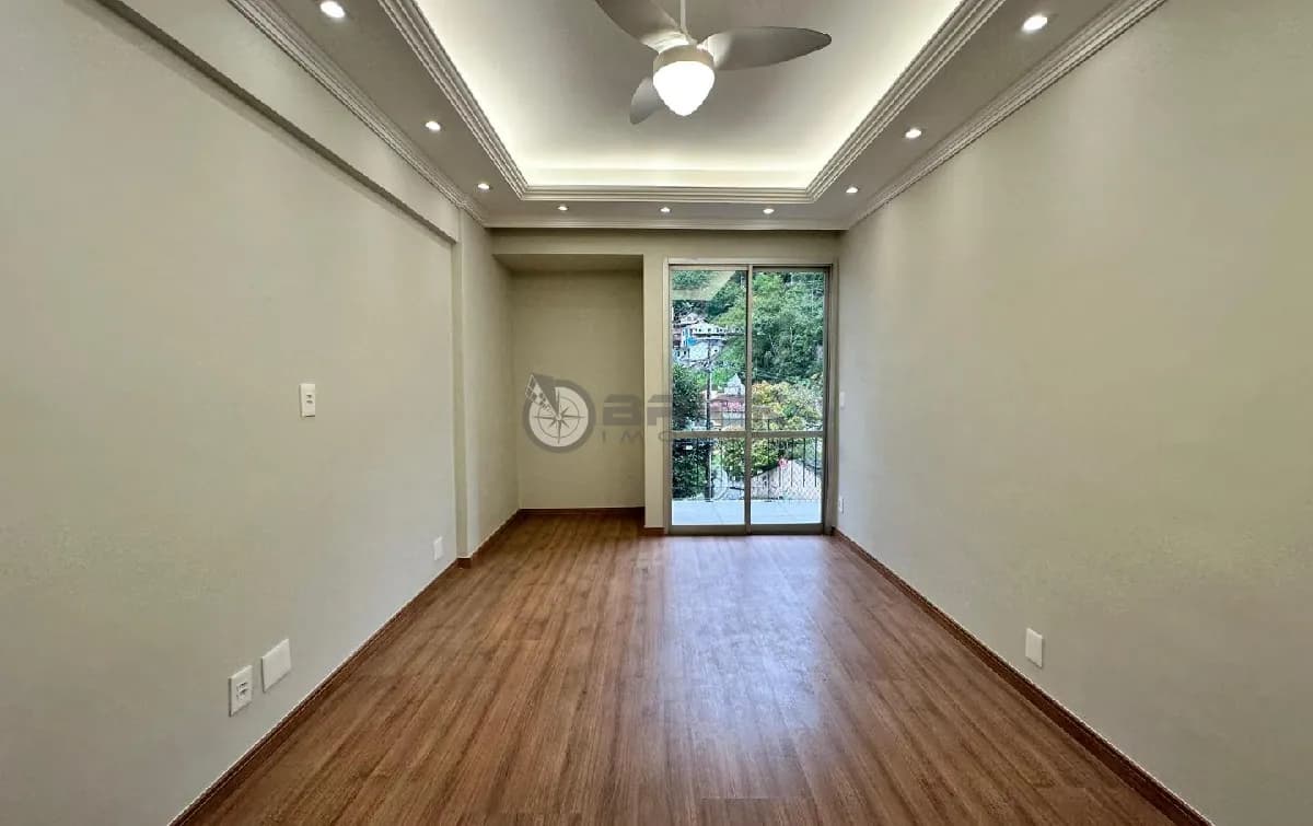 Apartamento à venda com 2 quartos, 72 m² na Várzea - Teresópolis/RJ.