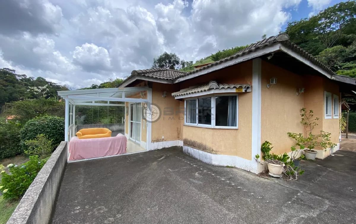 Casa à venda com 2 quartos sendo 1 suíte, 84 m² em Sebastiana - Teresópolis/RJ.