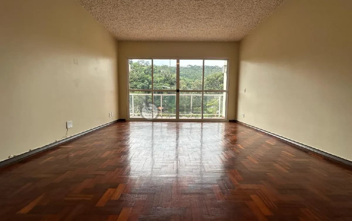 Apartamento à venda com 2 quartos + dependência,  77 m² no Alto - Teresópolis/RJ.