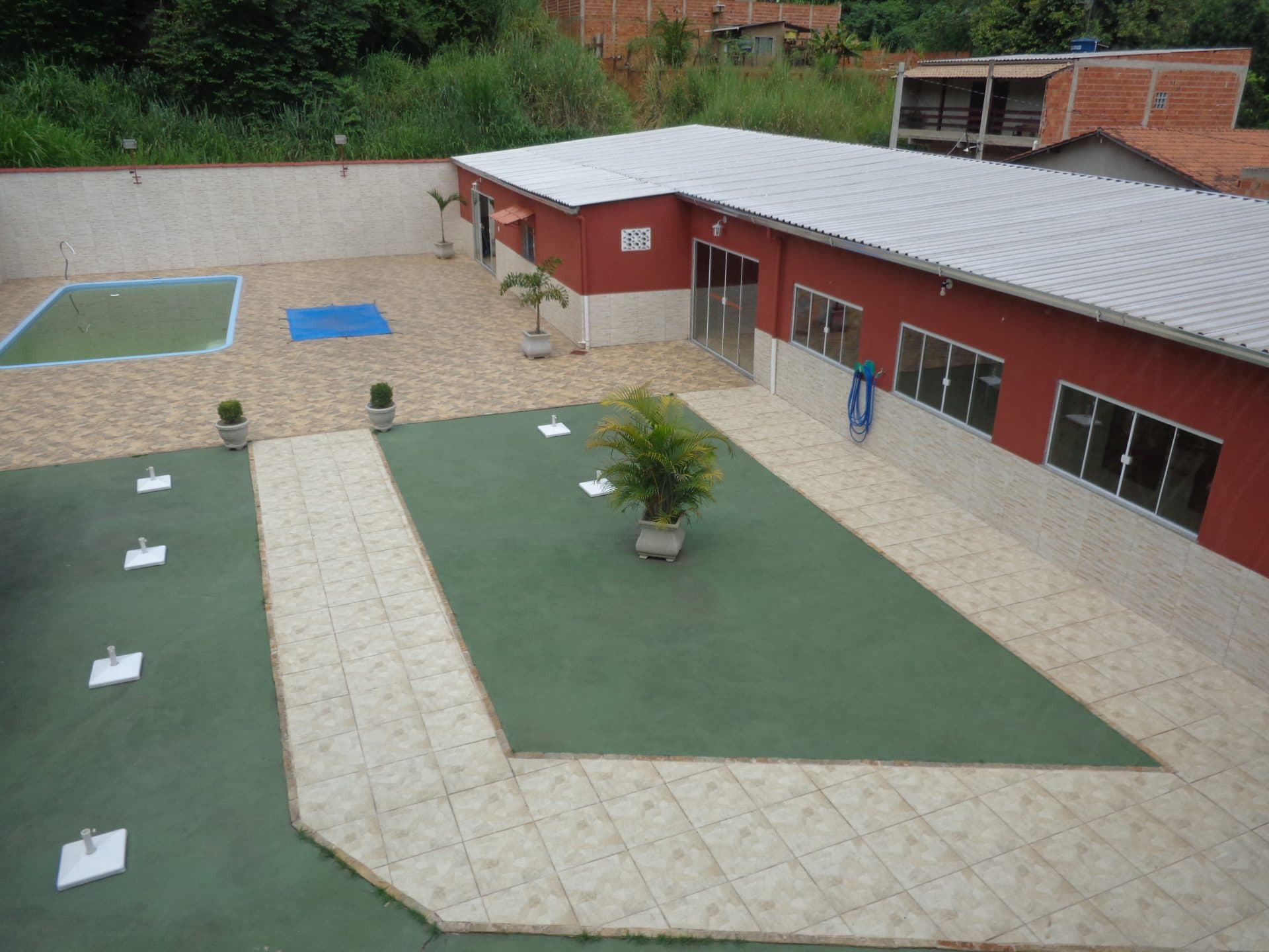 Casa com salão de festa no bairro Retiro