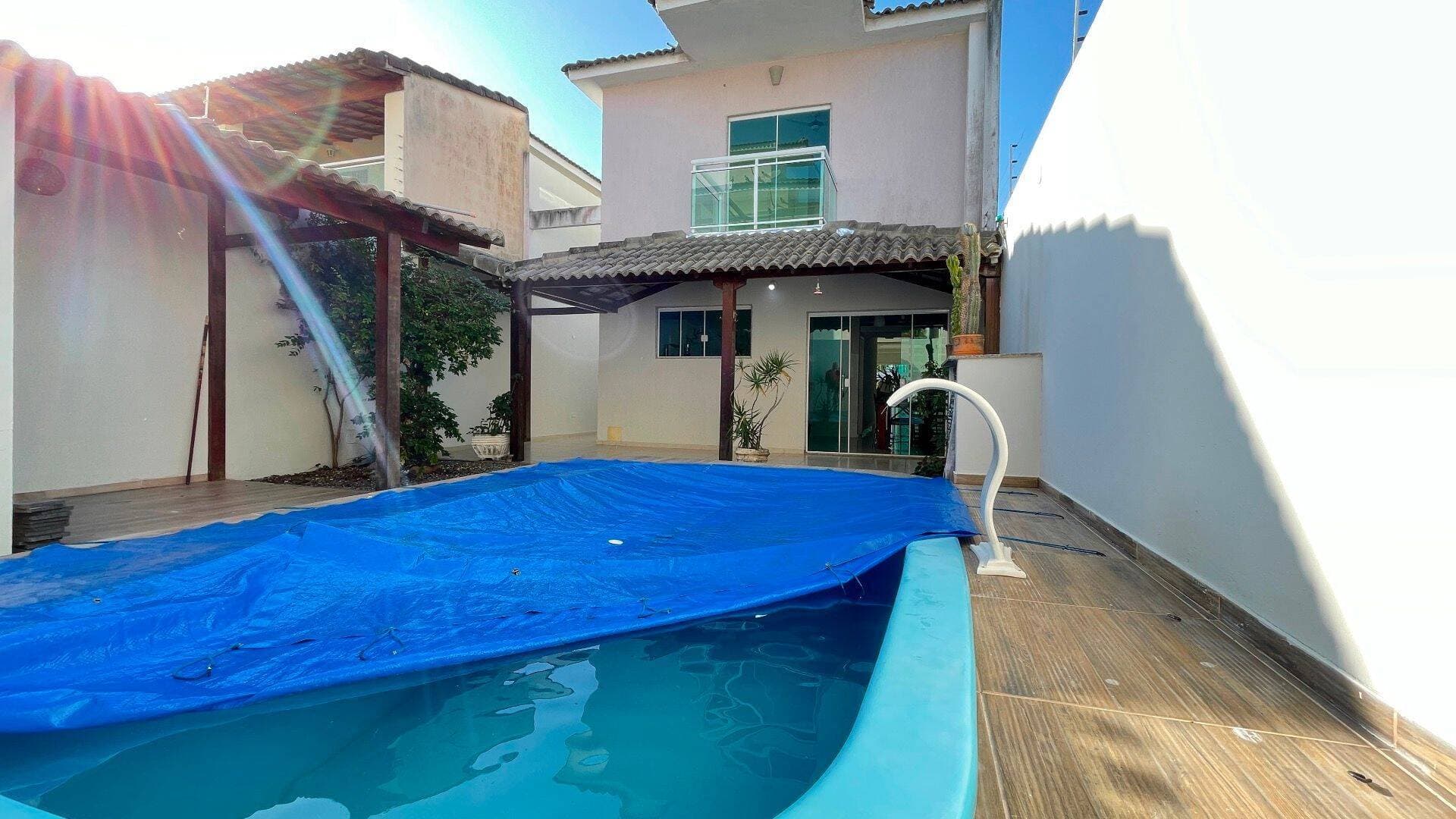 À Venda - Casa duplex com piscina - Novo Portinho, Cabo Frio/RJ