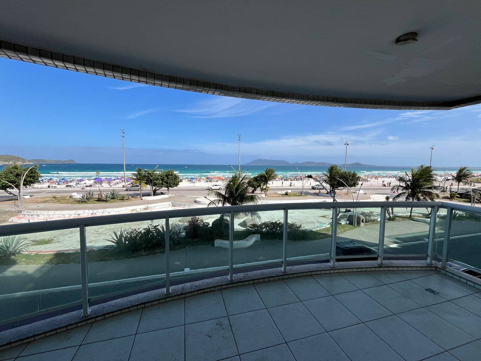 Apartamento na Praia do Forte com 4 quartos