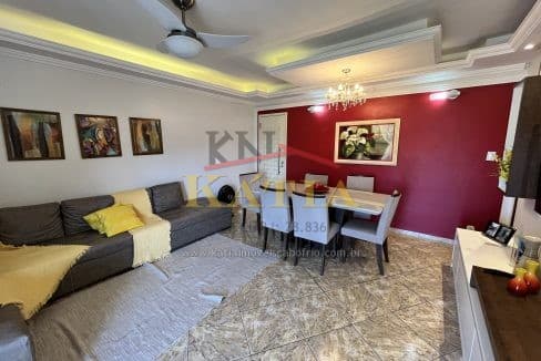 VENDA: 1 CASA GRANDE 3 QUARTOS + 3 APARTAMENTOS