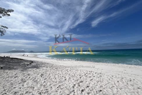 TEMPORADA: CASA 03 QUARTOS SUÍTES, MONTE ALTO, ARRAIAL DO CABO (PÉ NA AREIA): TCS002