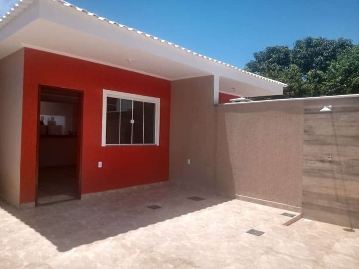 Casa térrea e independente frente para a rua à venda em São Pedro da Aldeia