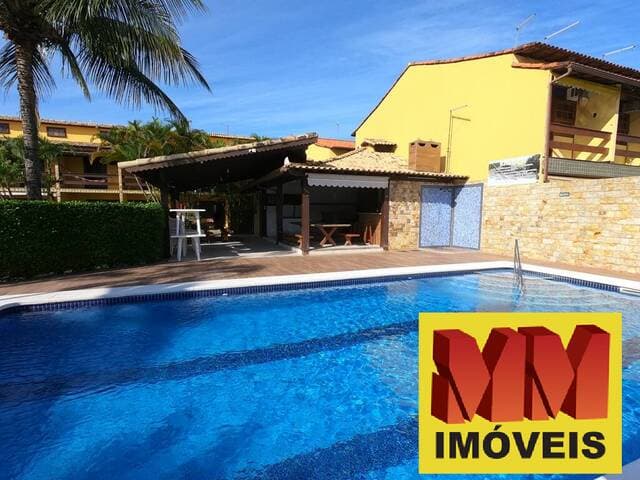 Linda Casa Tríplex, em Condomínio com Canal Navegável Cabo Frio