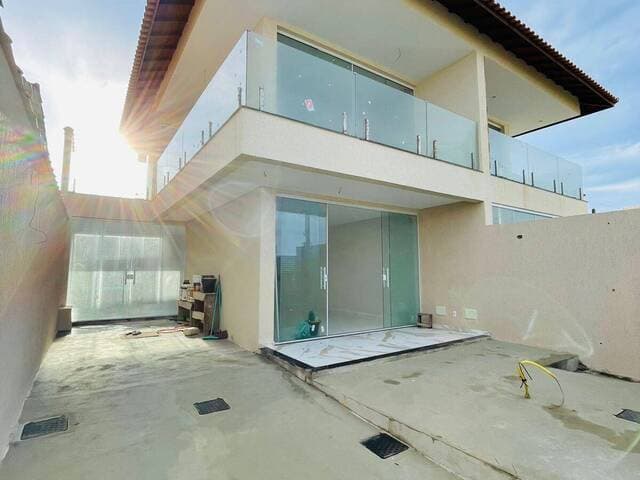 Lindíssima casa nova com vista frontal para Praia do Foguete!