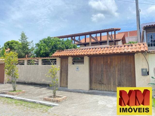 Casa independente com quintal amplo