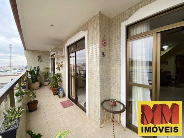 Cobertura duplex com vista mar da Praia do Forte em Cabo Frio