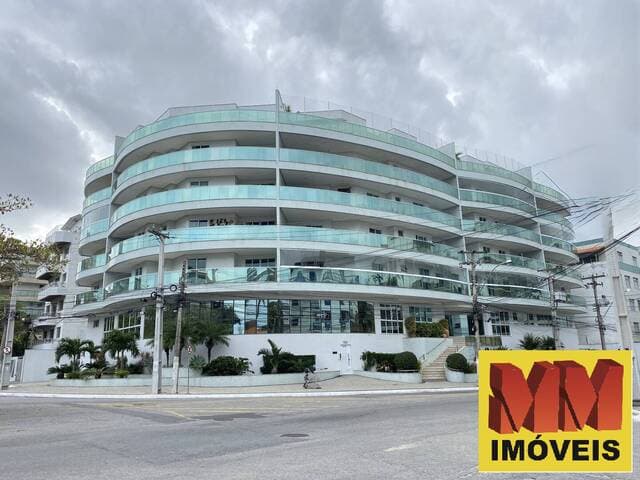 Apartamento de alto padrão a 100 metros da Praia do Forte