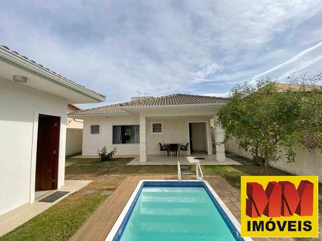 Casa Linear com lazer privativo no Condomínio dos Pássaros