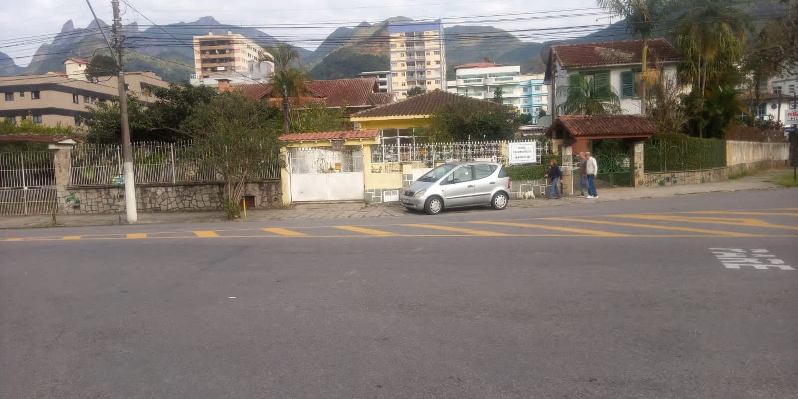 Casa comercial para alugar/vender em Araras