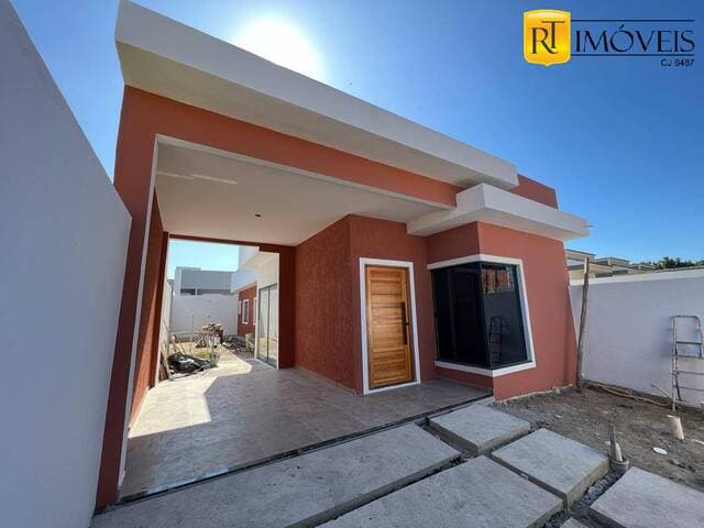 Casa Independente com Fino Acabamento em Porcelanato em São Pedro da Aldeia