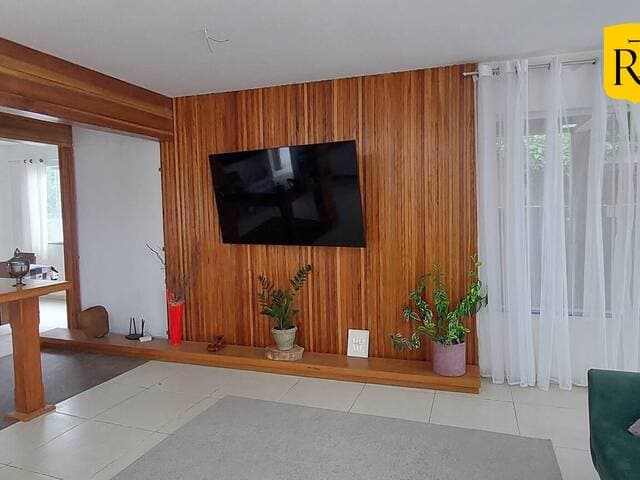 Casa à venda com 3 suítes e com pé direito alto em São Pedro da Aldeia