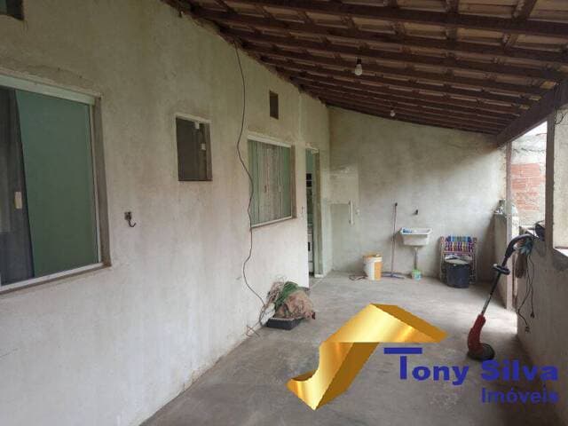 Excelente Oportunidade, Casa com um terreno á venda !!!